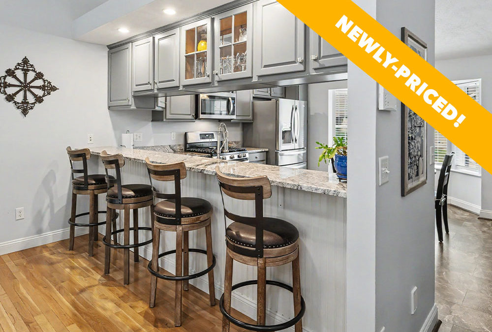 6 ASPEN DRIVE, E. HAMPSTEAD, NH Newly-Priced!